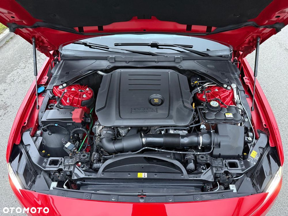 Jaguar XE 2.0 D180 R-Dynamic SE - 34