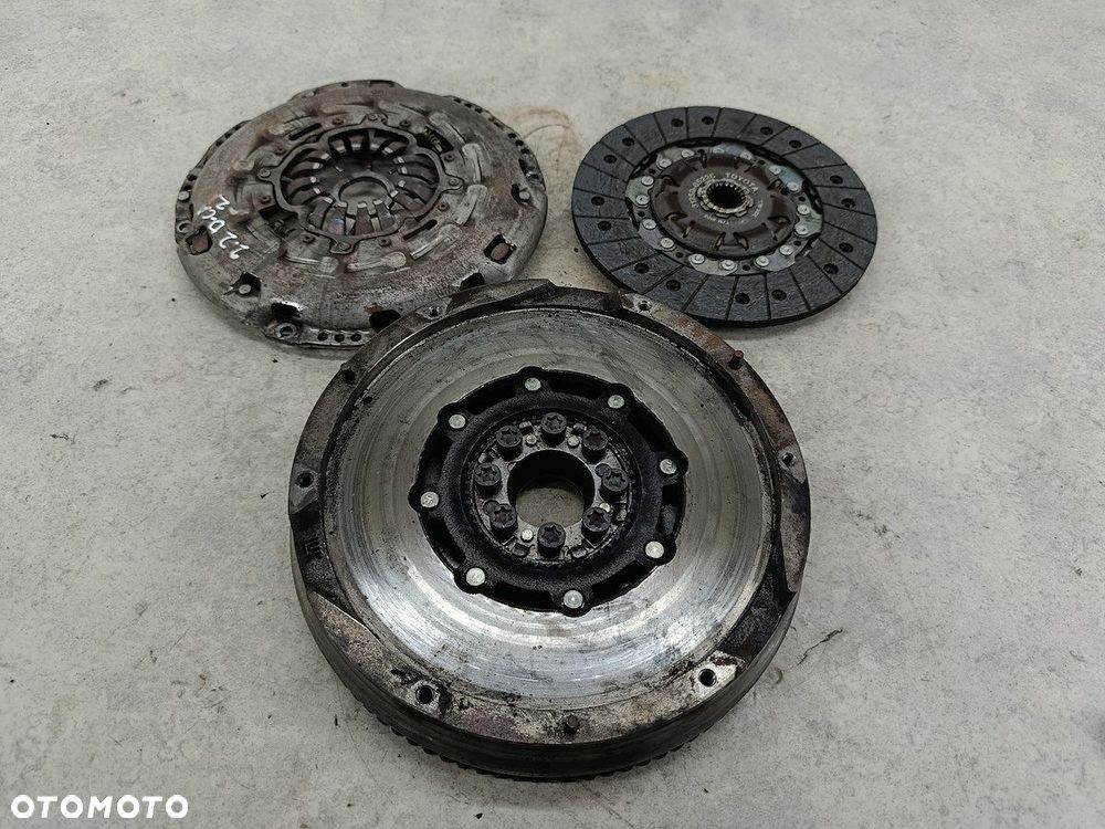 KOŁO DWUMASOWE KOMPLETNE TOYOTA COROLLA VERSO II 31250-05220 3121005080A - 1