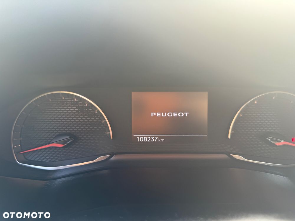 Peugeot 2008 1.2 PureTech Active Pack S&S - 11