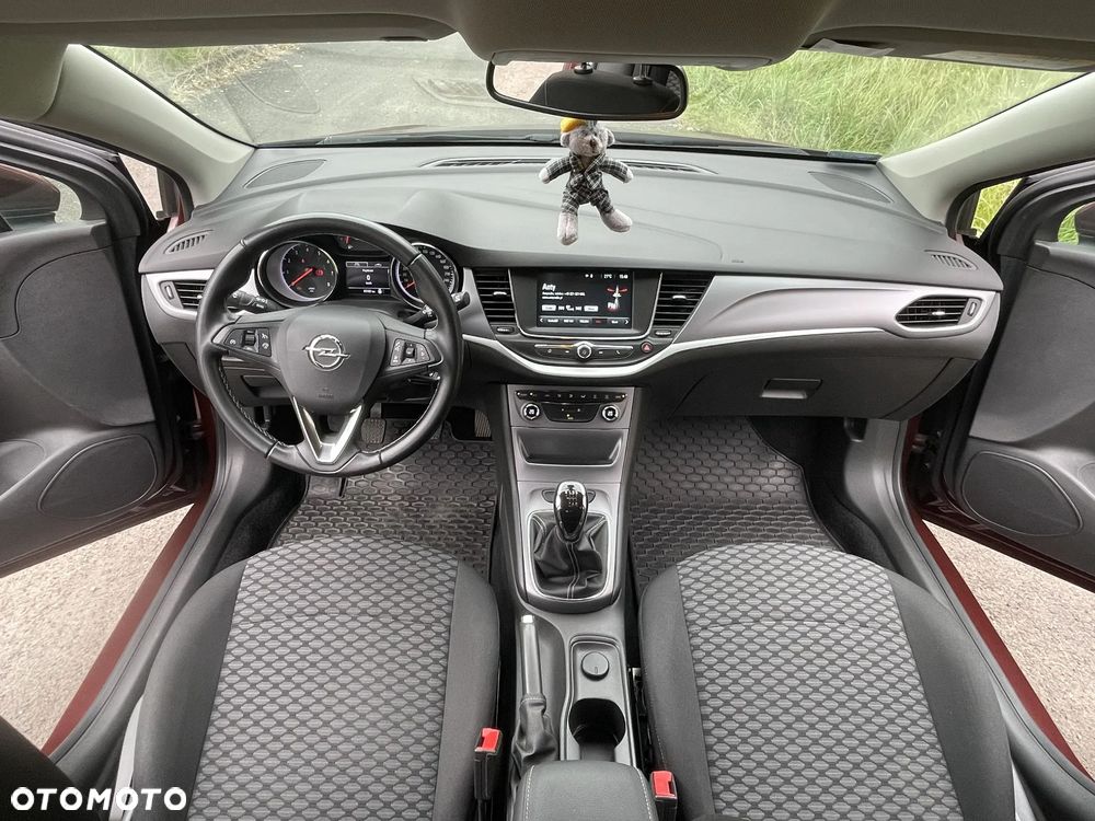 2018 Opel Astra, photograph 11