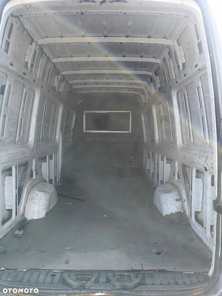 Mercedes-Benz Sprinter - 10