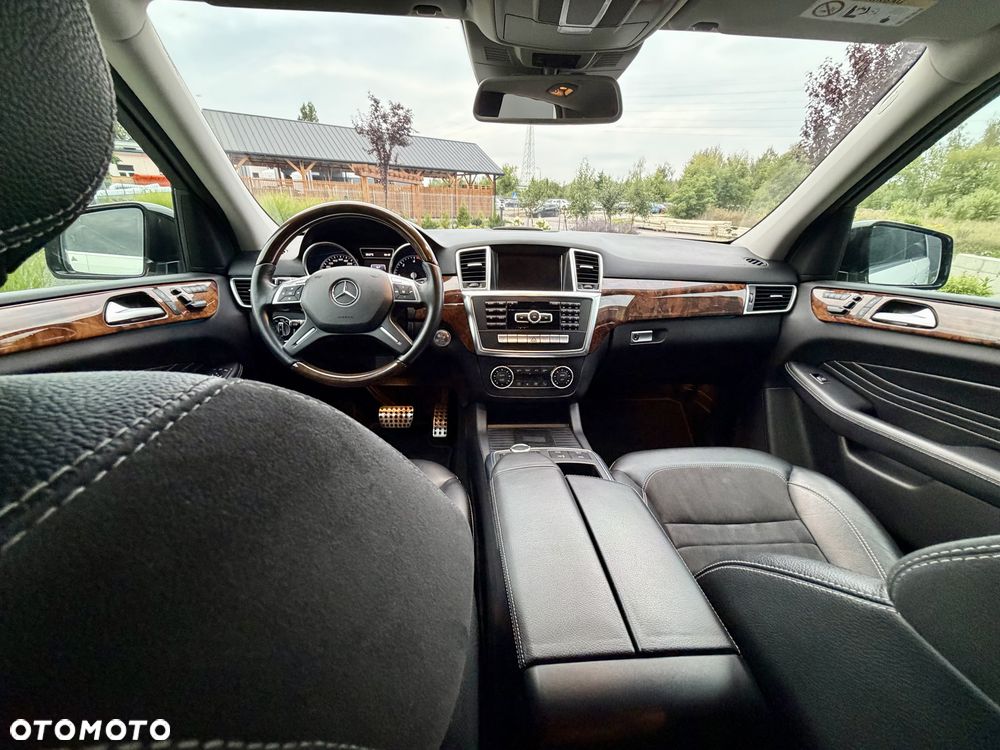 Mercedes-Benz ML - 12