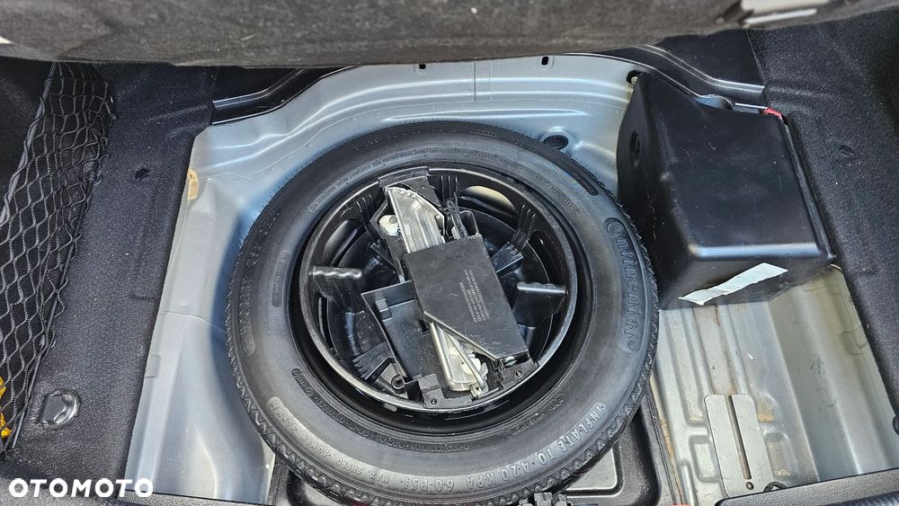 Mercedes-Benz Klasa C 200 CGI BlueEFFICIENCY Avantgarde - 27