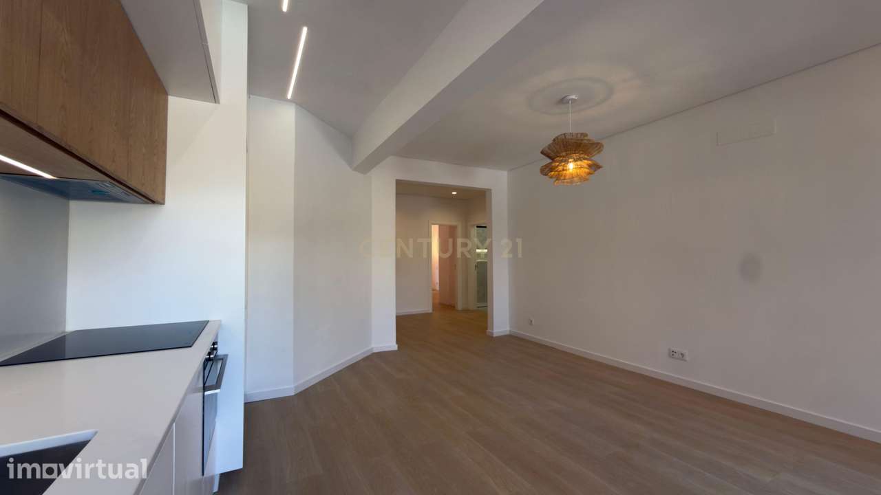 T2 Totalmente Remodelado | Rua da Senhora da Glória – Lisboa - Grande imagem: 2/13