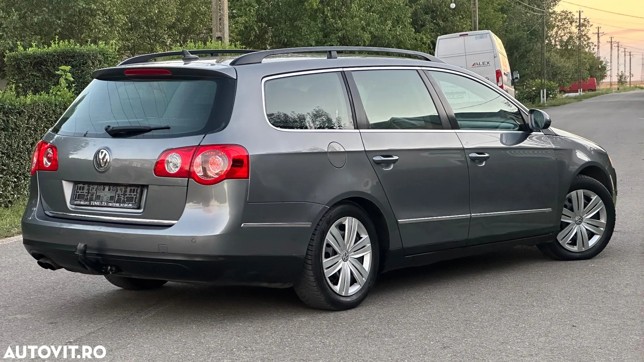 Volkswagen Passat - 4