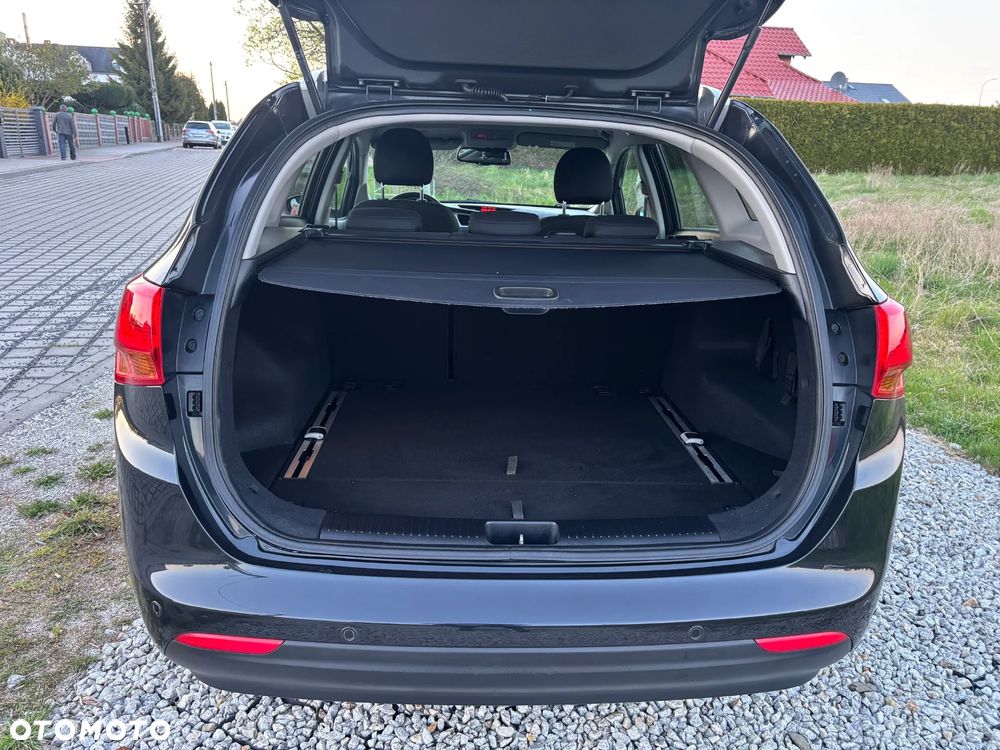 Kia Ceed 1.6 CRDi 128 Dream Team Edition - 16