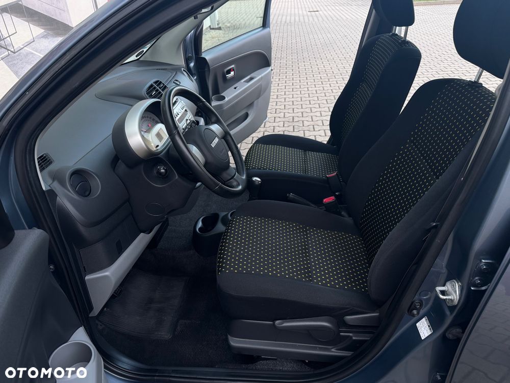 Daihatsu Sirion - 25