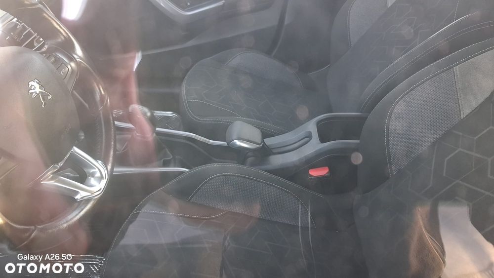 Peugeot 2008 BlueHDi 100 STOP & START Style - 4