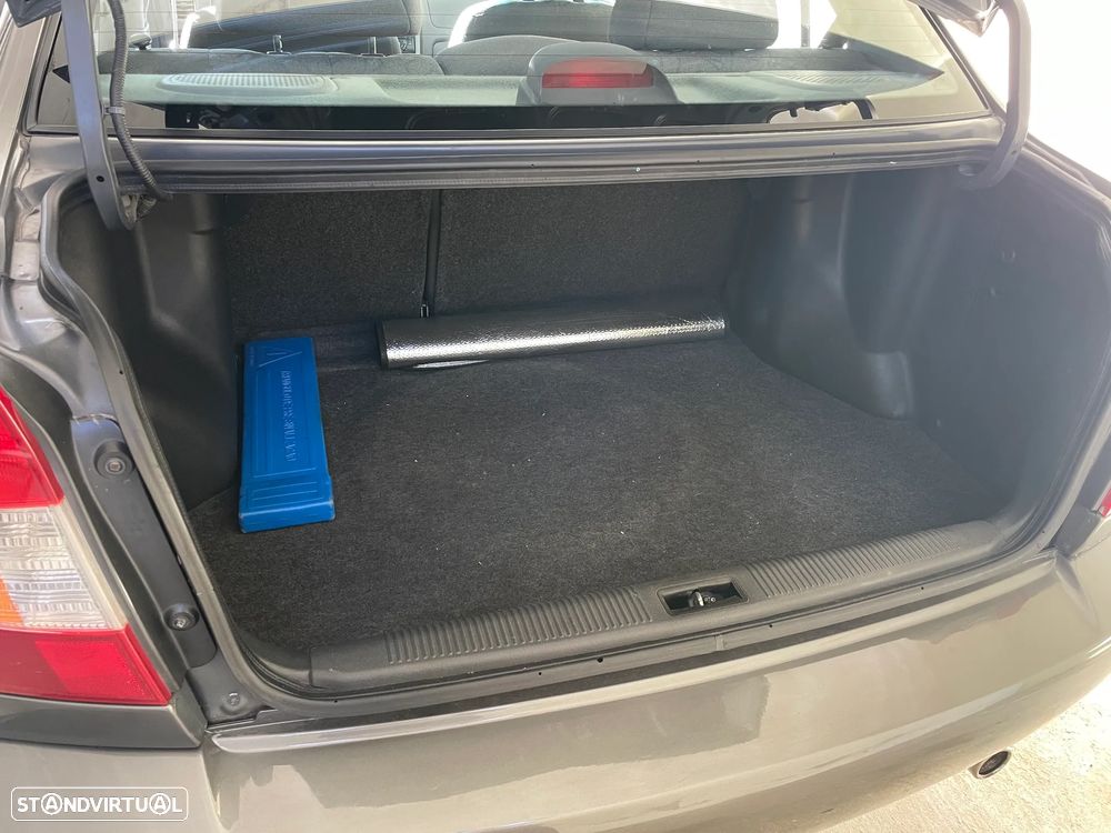 Hyundai Accent 1.3 GLS - 7