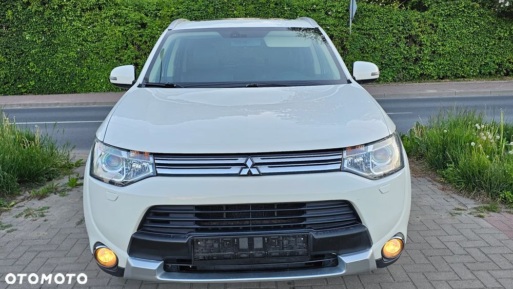 Mitsubishi Outlander Instyle NAVI + - 15