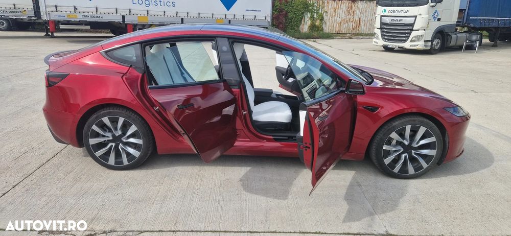 Tesla Model 3 - 9