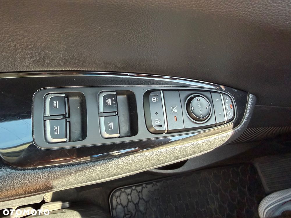 Kia Optima Plug-in Hybrid - 22