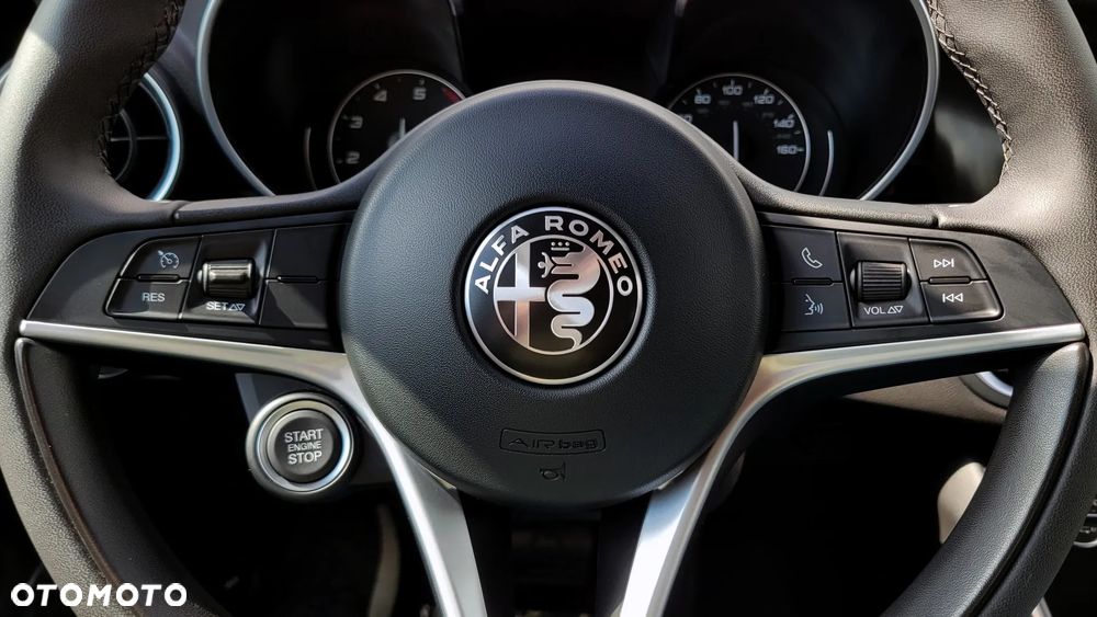 Alfa Romeo Giulia 2.0 Turbo 16V AT8-Q4 Ti - 25