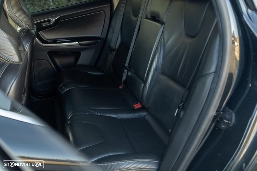 Volvo XC 60 2.0 D3 Drive R-Design 85 Anos Start/Stop - 32