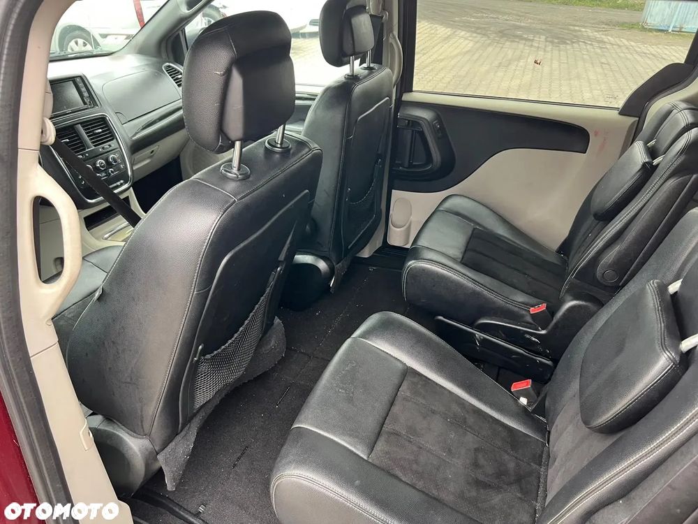 Dodge Grand Caravan - 12