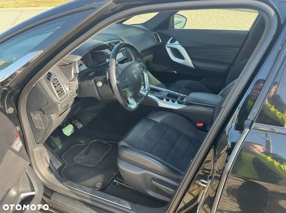 Citroën DS5 e-HDi 110 EGS6 Chic - 10