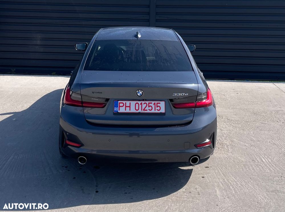 BMW Seria 3 330e Aut. Luxury Line - 4