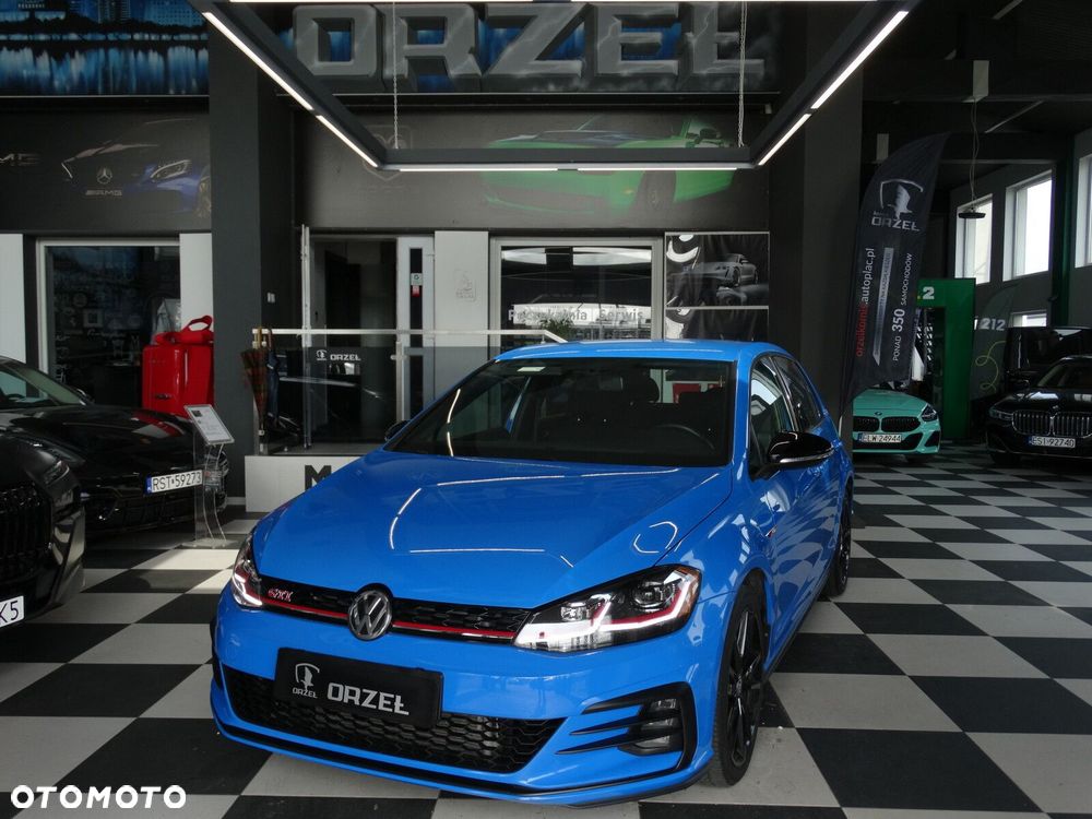 Volkswagen Golf - 1