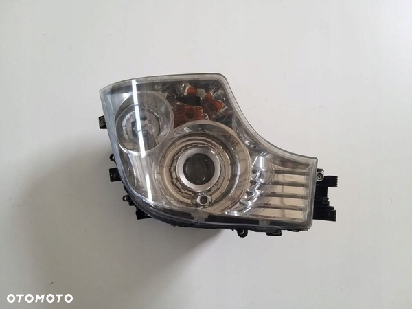 LAMPA KSENON PRAWA / LEWA MERCEDES ACTROS MP4 ORYG