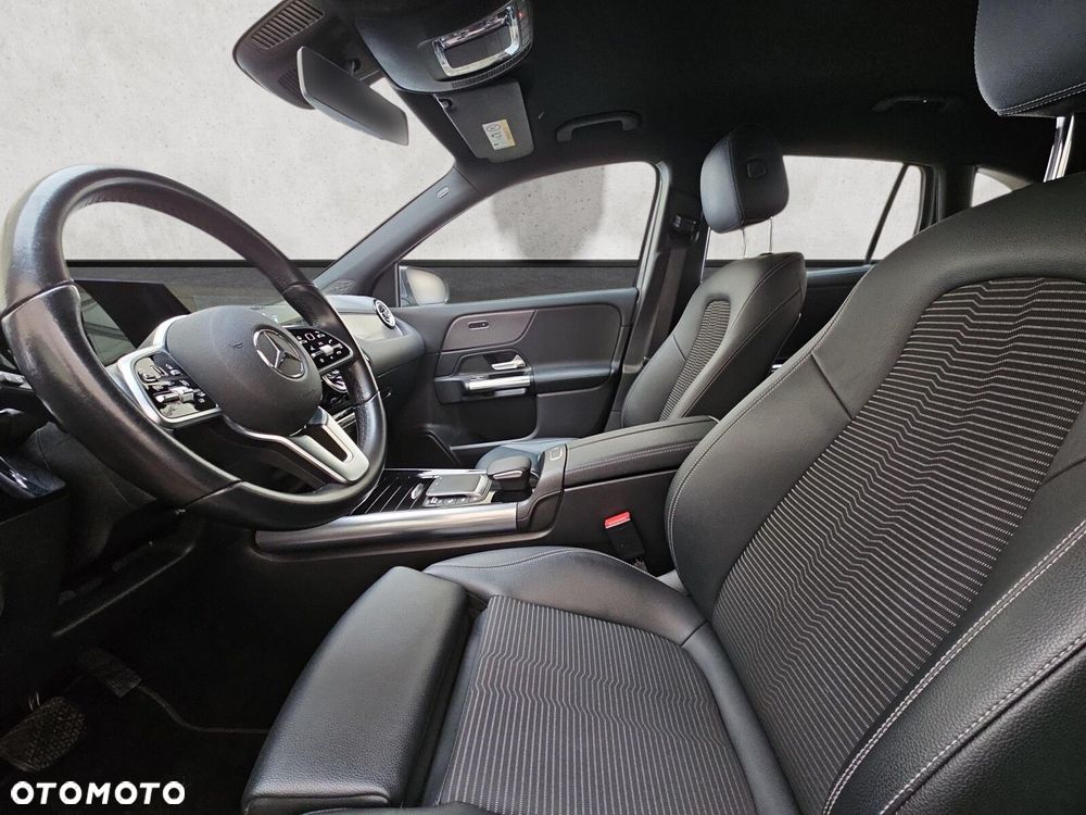Mercedes-Benz GLA - 12