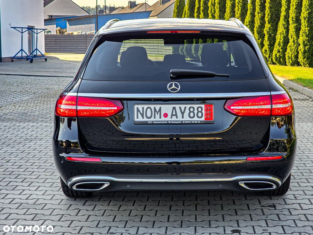 Mercedes-Benz Klasa E 220 d 9G-TRONIC - 11