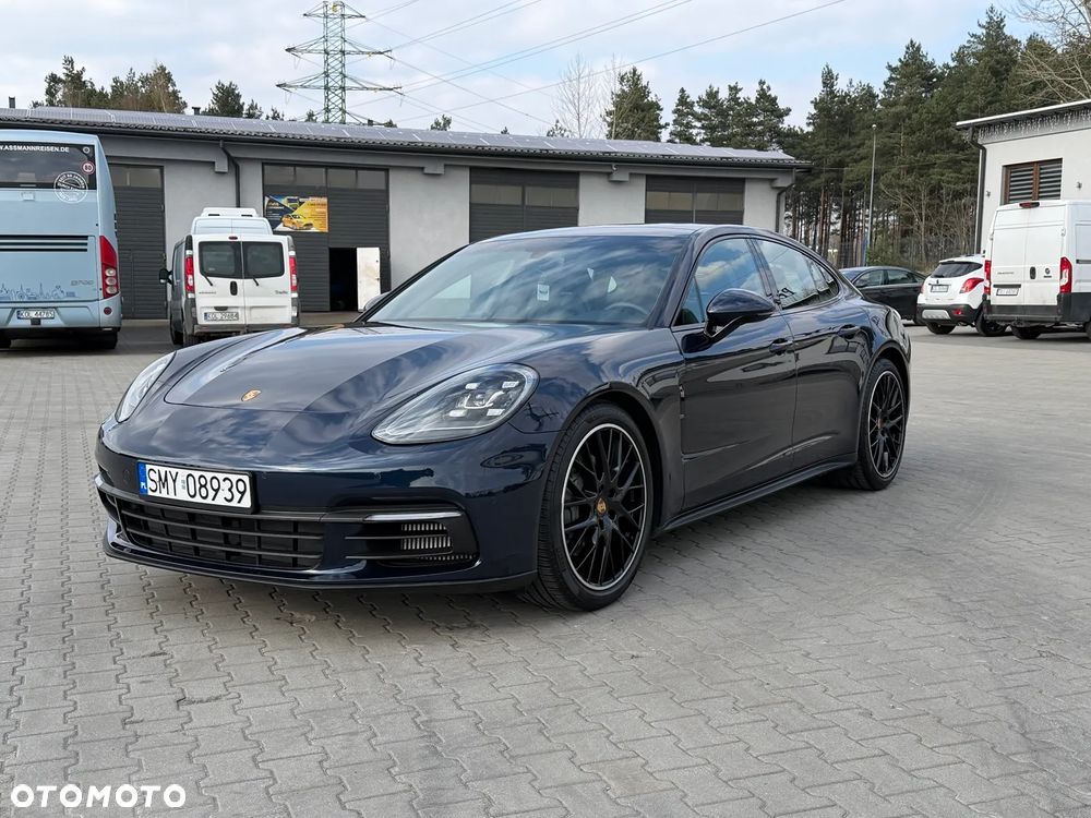 Porsche Panamera - 1