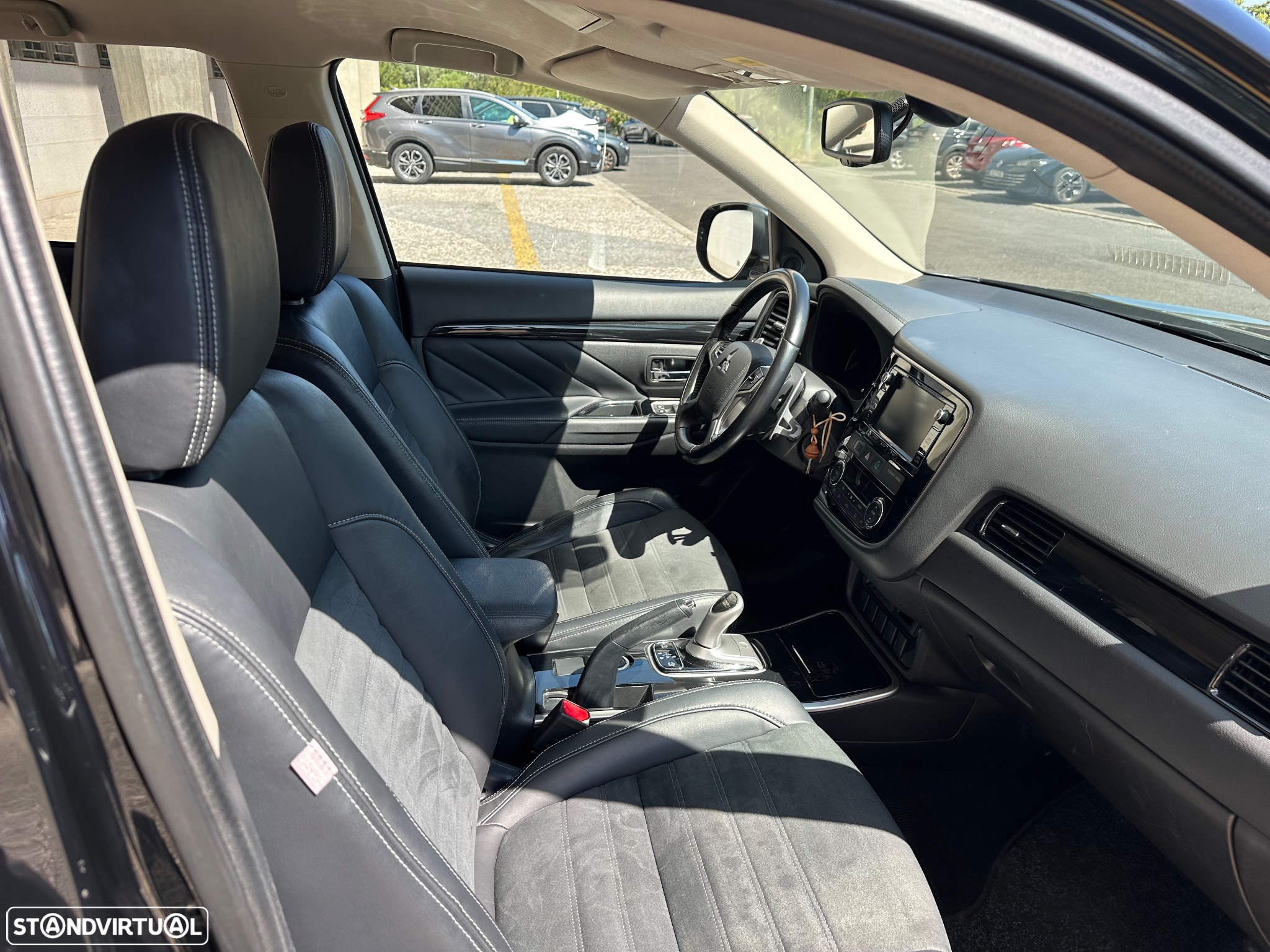 Mitsubishi Outlander 2.0 PHEV Intense - 9