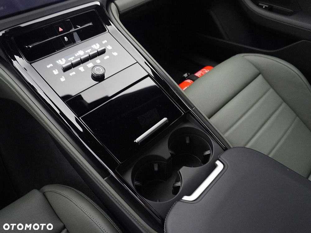 Porsche Panamera 4 E-Hybrid PHEV - 28