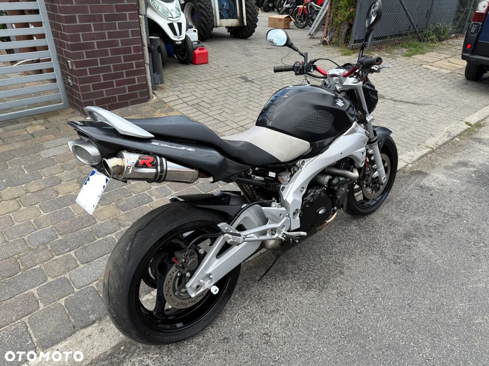 Suzuki GSR - 6