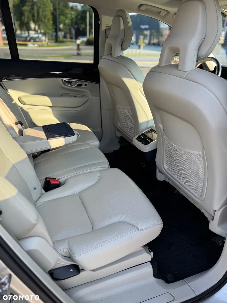 Volvo XC 90 - 9