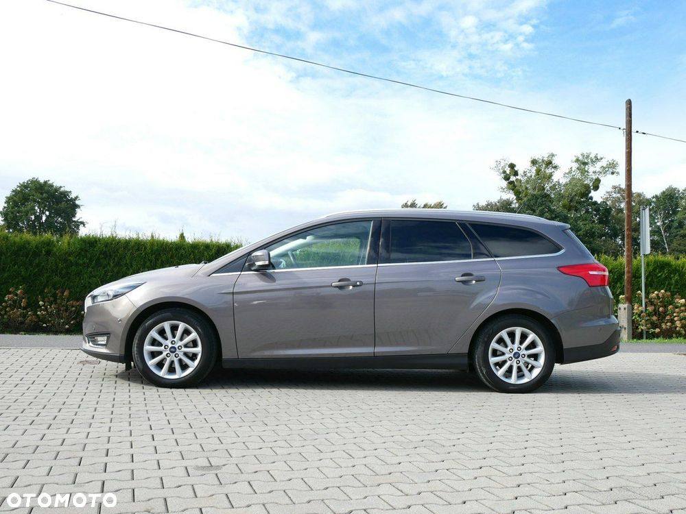 Ford Focus Turnier 1.0 EcoBoost Start-Stopp-System TITANIUM - 2