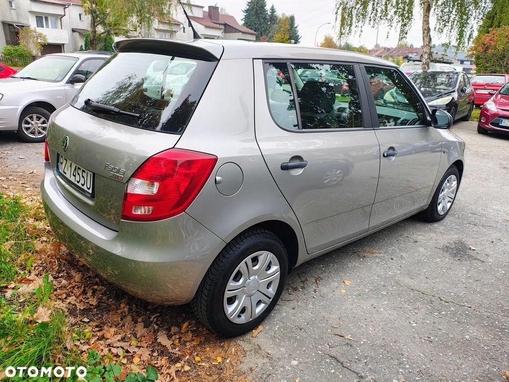 Skoda Fabia 2010 photo 4