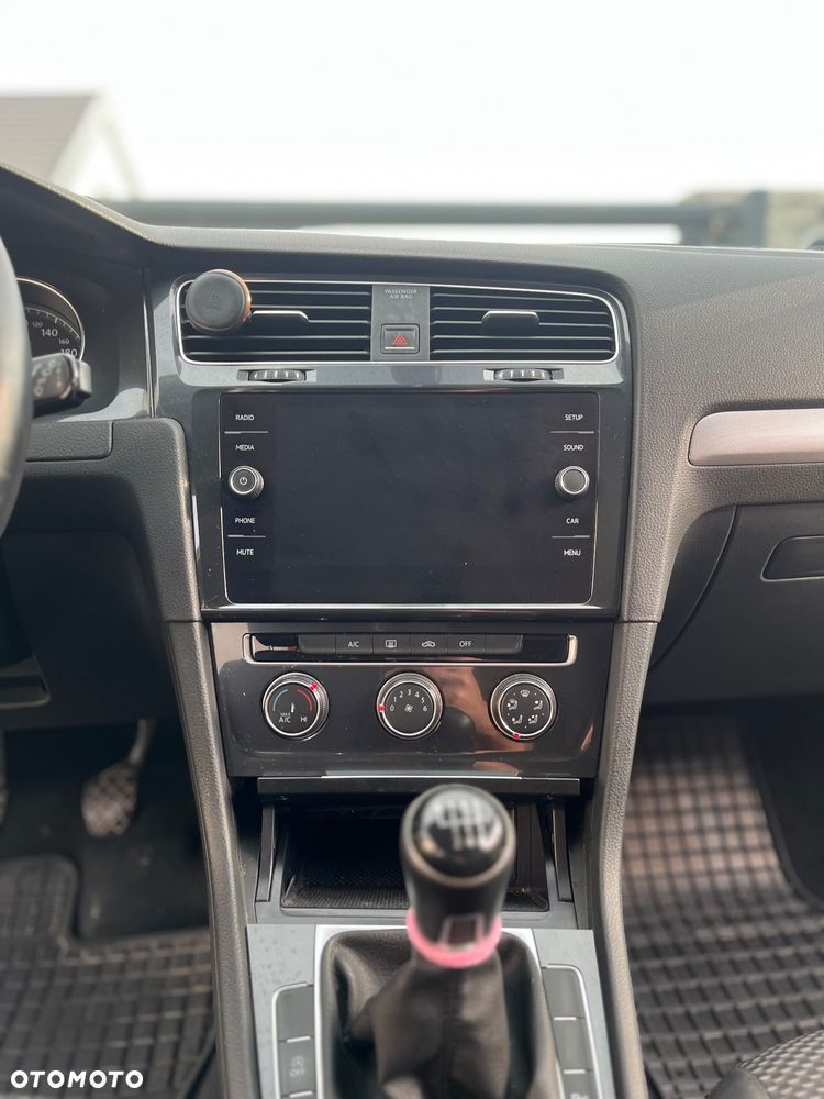 Volkswagen Golf - 9