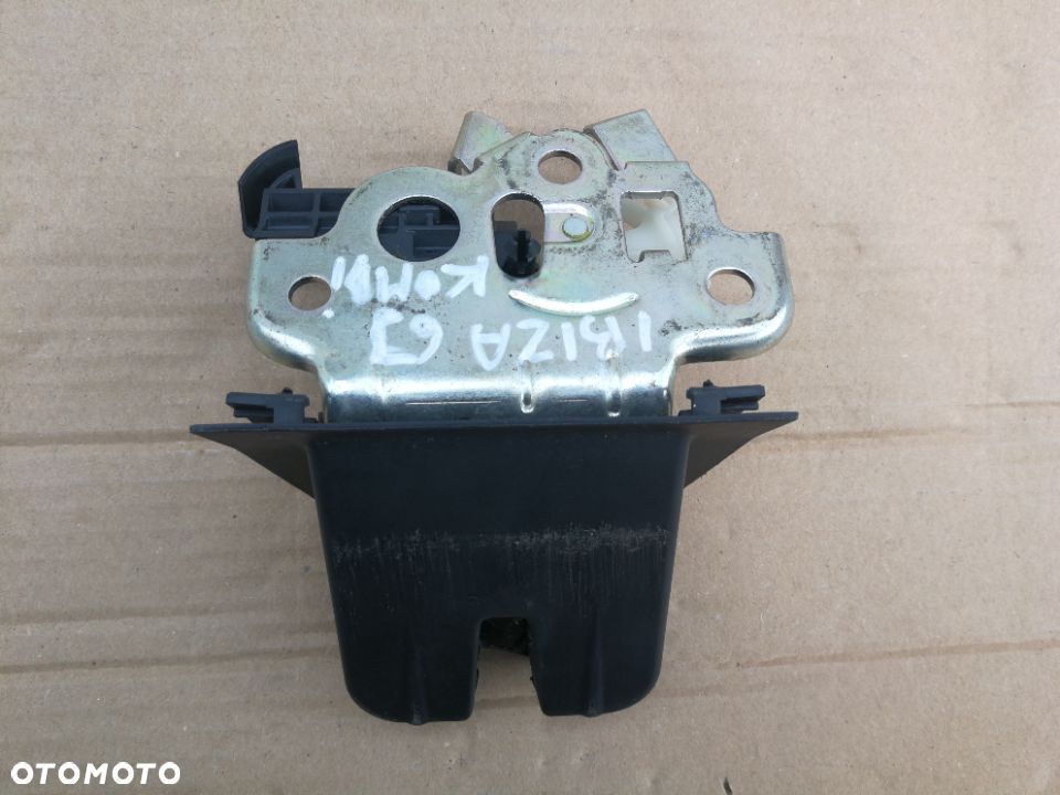 Audi A4 B8 kombi zamek klapy tył 8K9827505A - 5