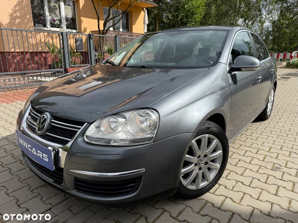 Volkswagen Jetta 1.9 TDI DSG Comfortline - 1
