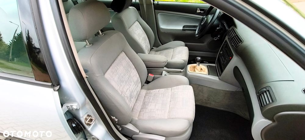 Volkswagen Passat 1.8T Comfortline - 17