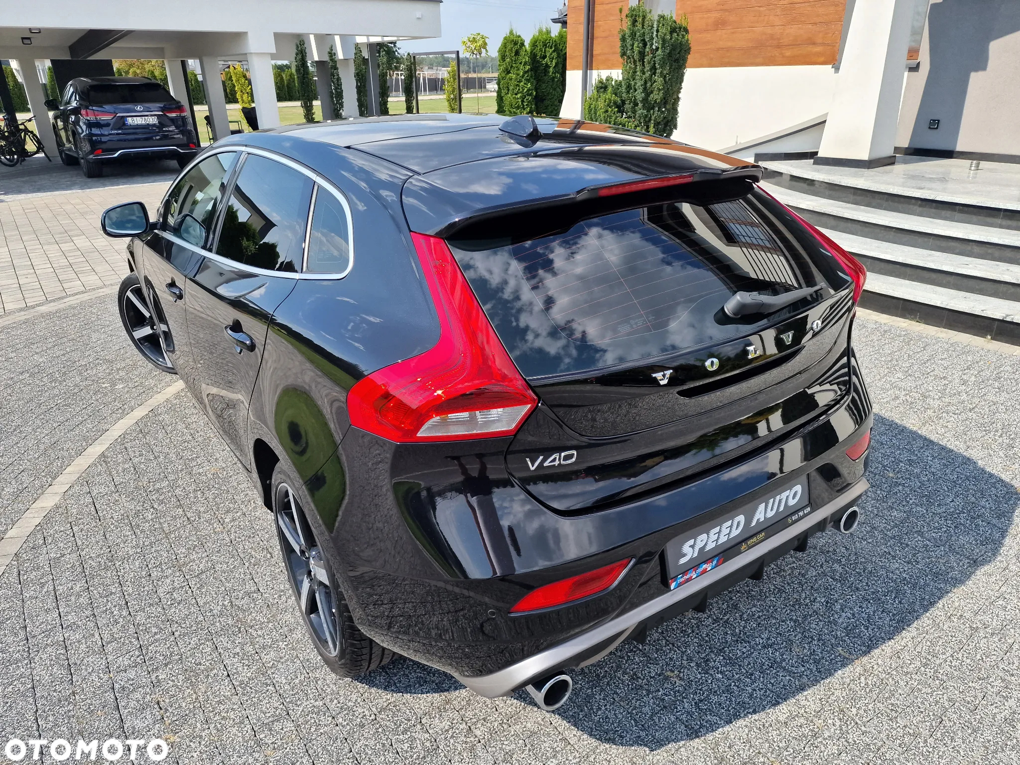Volvo V40 D4 Drive-E R-Design Summum - 12