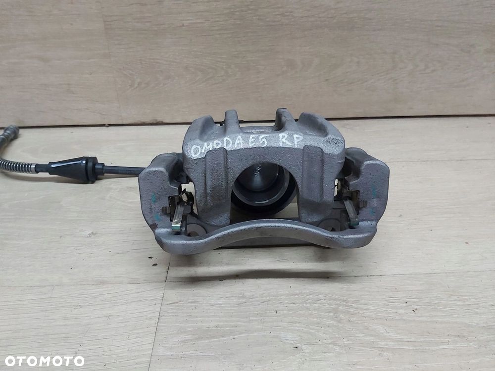 OMODA 5 E5 C5 zacisk prawy przód jarzmo 204003985AA - 2