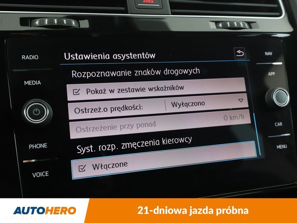 Volkswagen Golf - 25