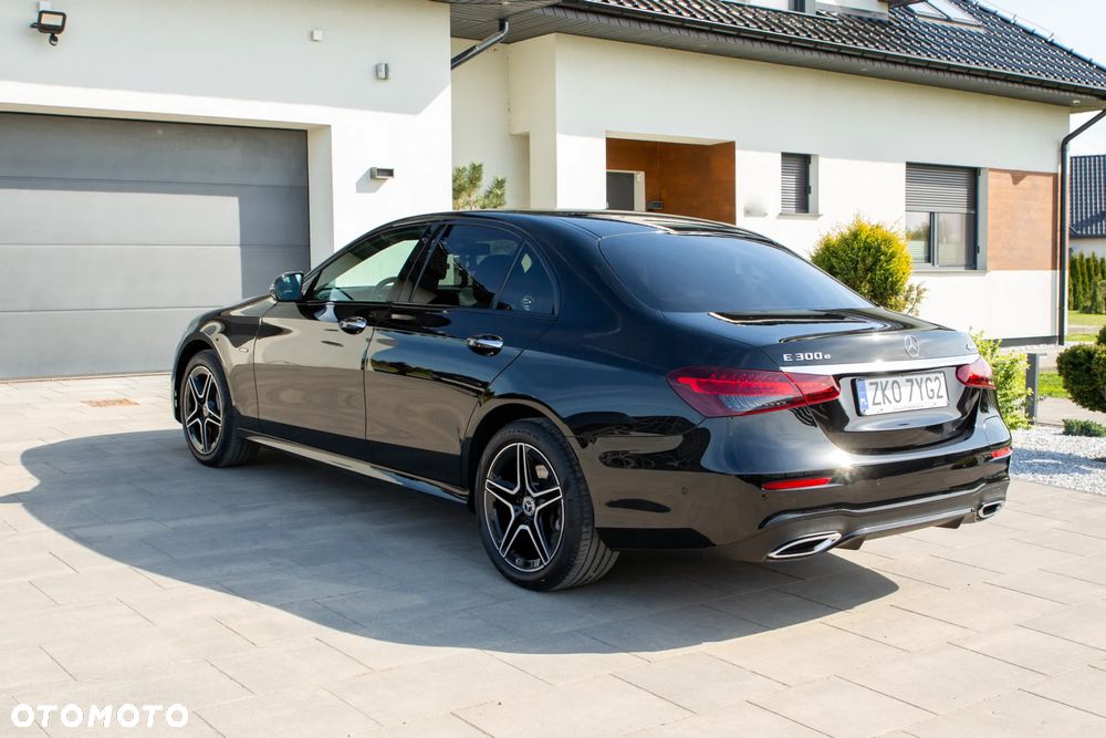 Mercedes-Benz Klasa E 300 4Matic 9G-TRONIC AMG Line - 4