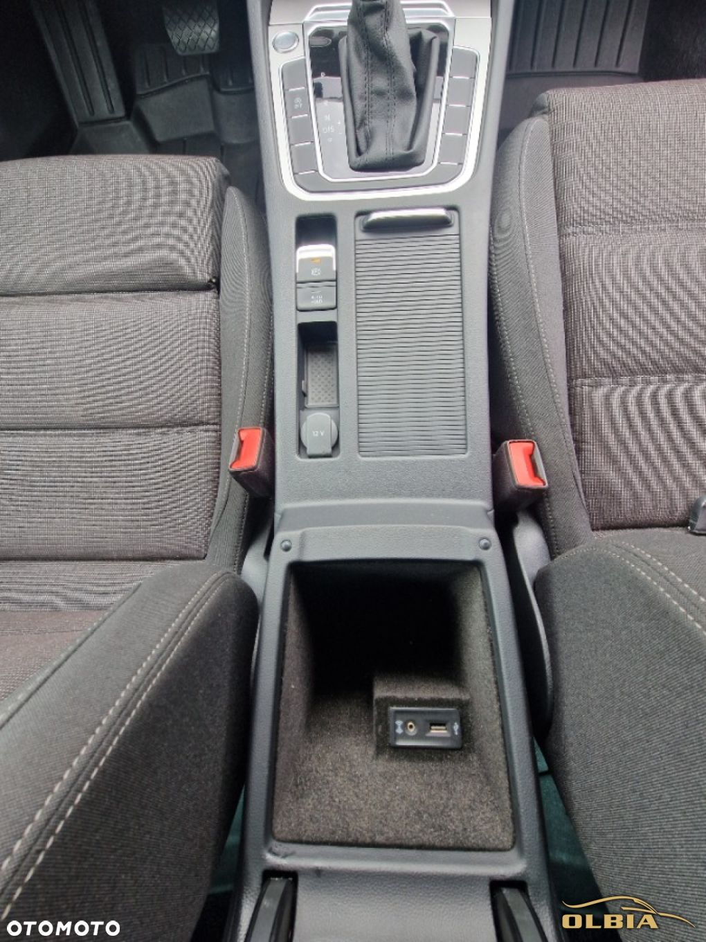 Volkswagen Passat - 24