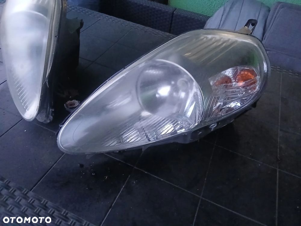 lampy przednie fiat grande punto - 2