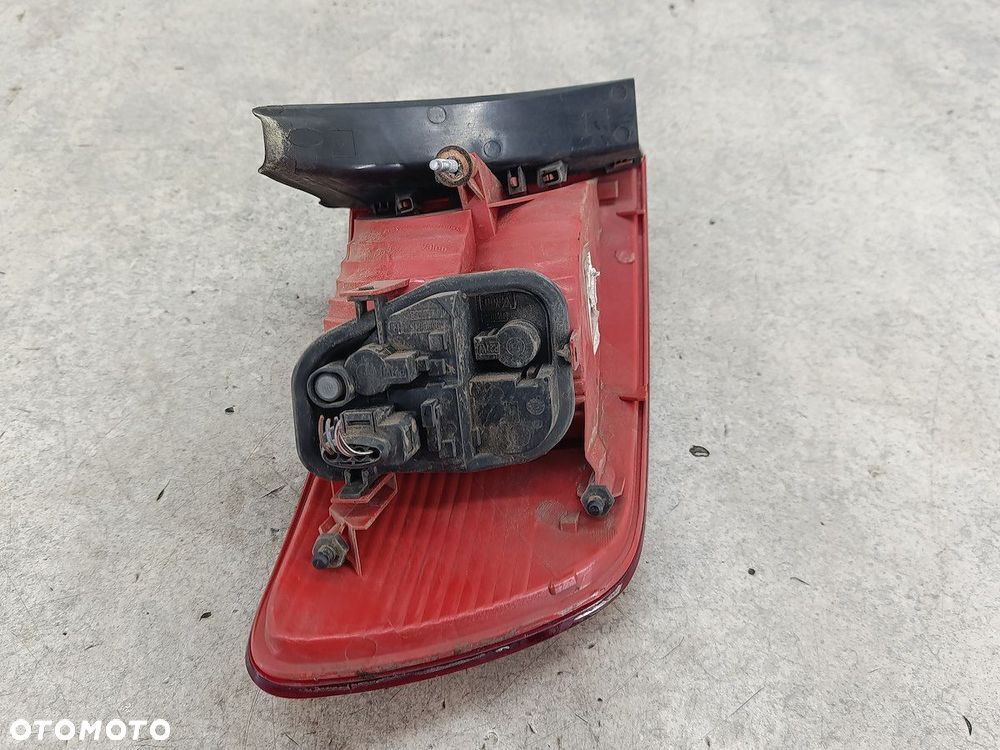 LAMPA TYLNA PRAWA AUDI A6 C6 4F9945096 89037746  VALEO - 10