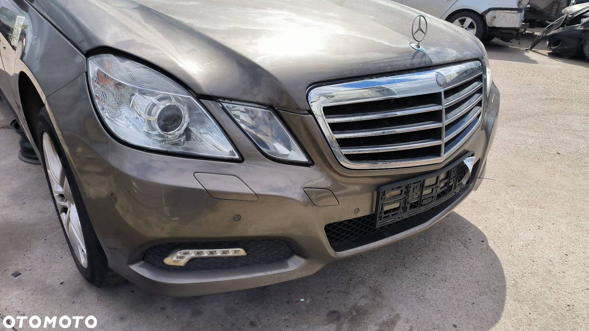 ZDERZAK PRZÓD MERCDES-BENZ KLASA-E W212 - 2