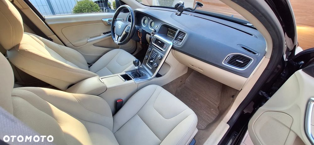 Volvo V60 D3 Momentum - 14