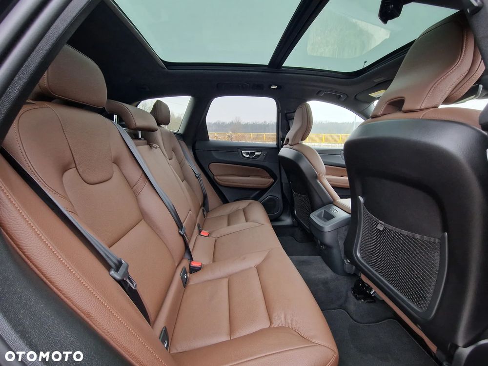 Volvo XC 60 B5 B AWD Plus Dark - 22