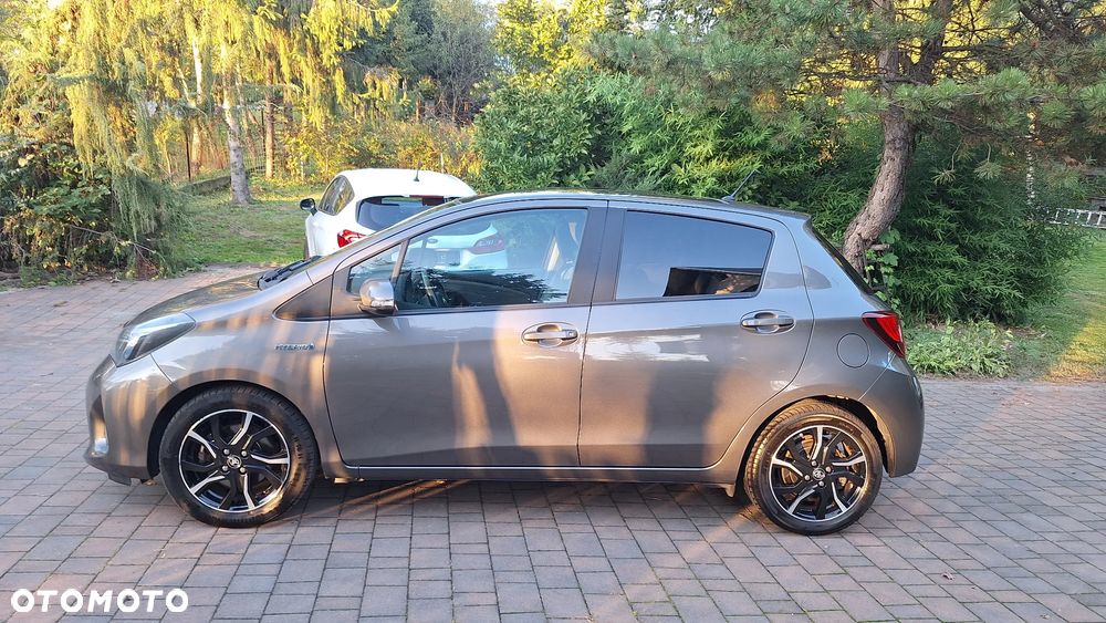 Toyota Yaris Hybrid 100 Premium - 5