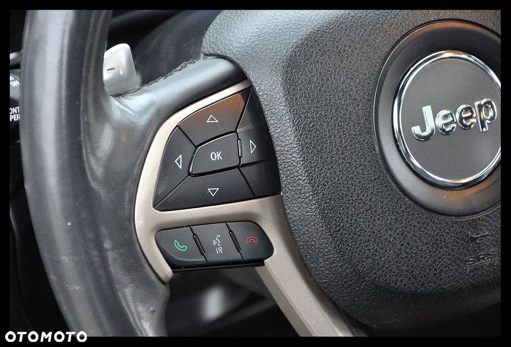 Jeep Grand Cherokee - 32