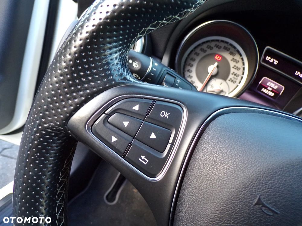 Mercedes-Benz CLA 180 UrbanStyle Edition - 20