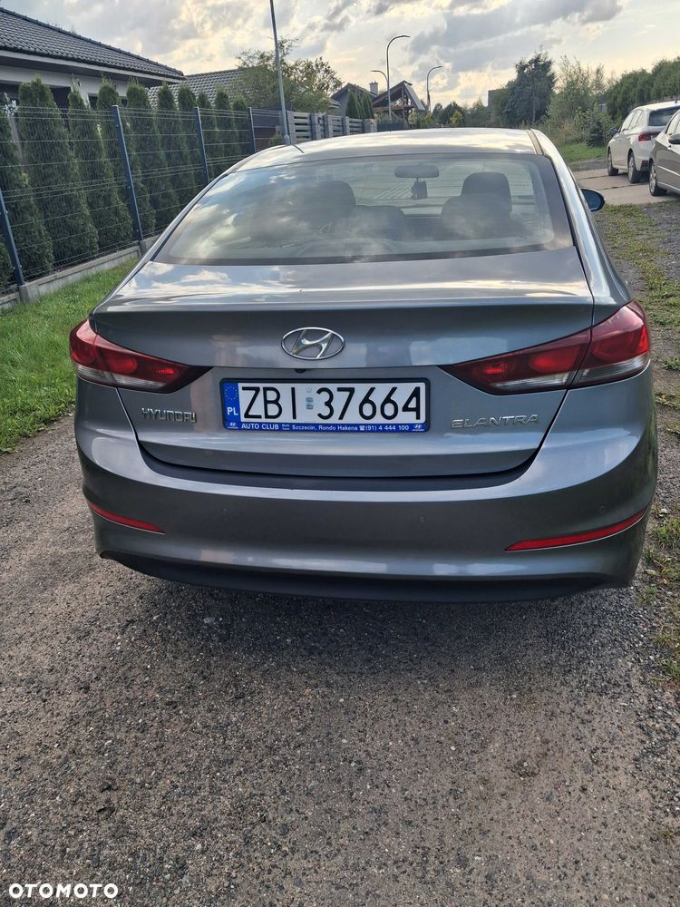 Hyundai Elantra - 5